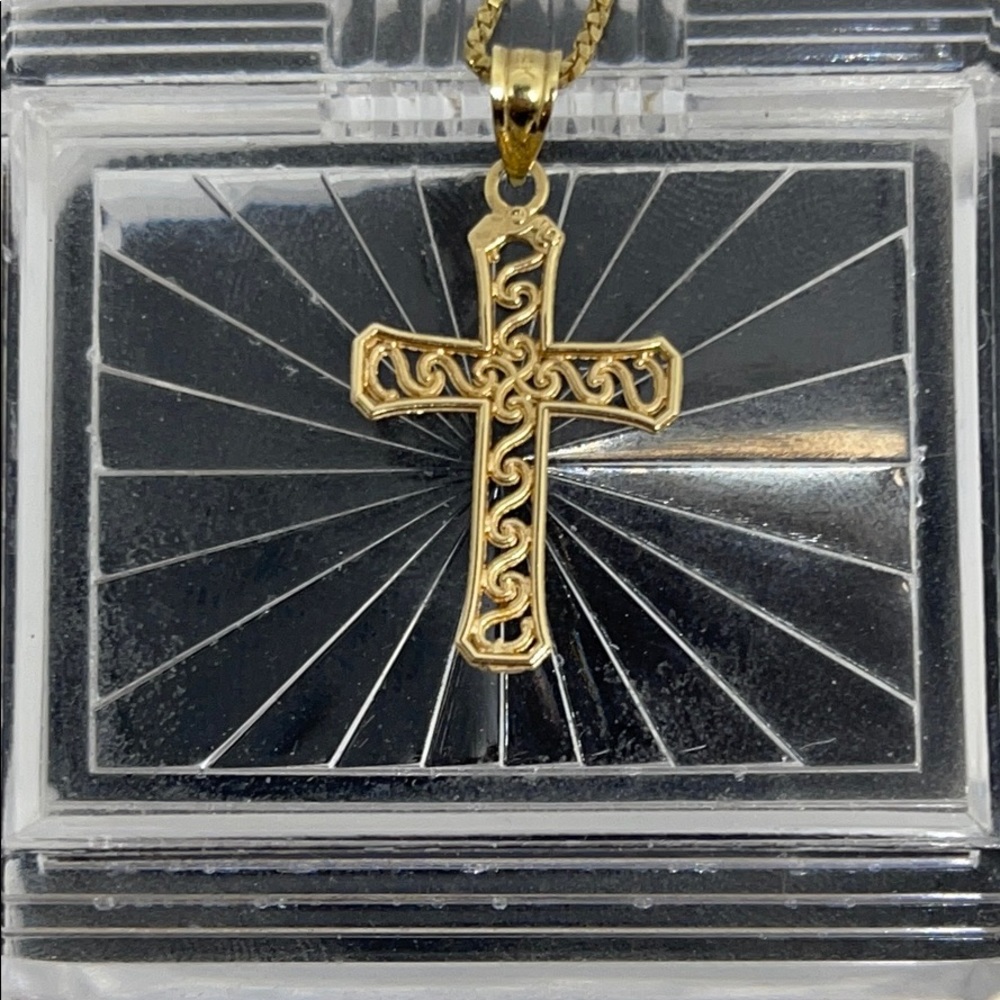 14K Yellow Gold Cross Pendant / Chain Necklace 4g - Picture 1 of 5